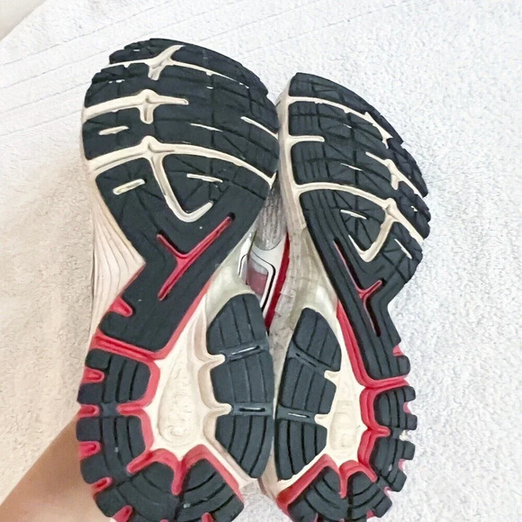 Brooks Revenna Men's White Red Running Shoe Sneaker Sz 9 / 42.5- 1101861D146 - Picture 8 of 13